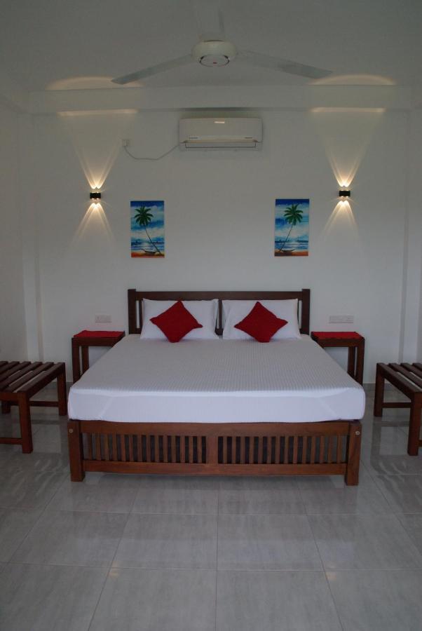 Villa Red Pool Hikkaduwa Exterior photo