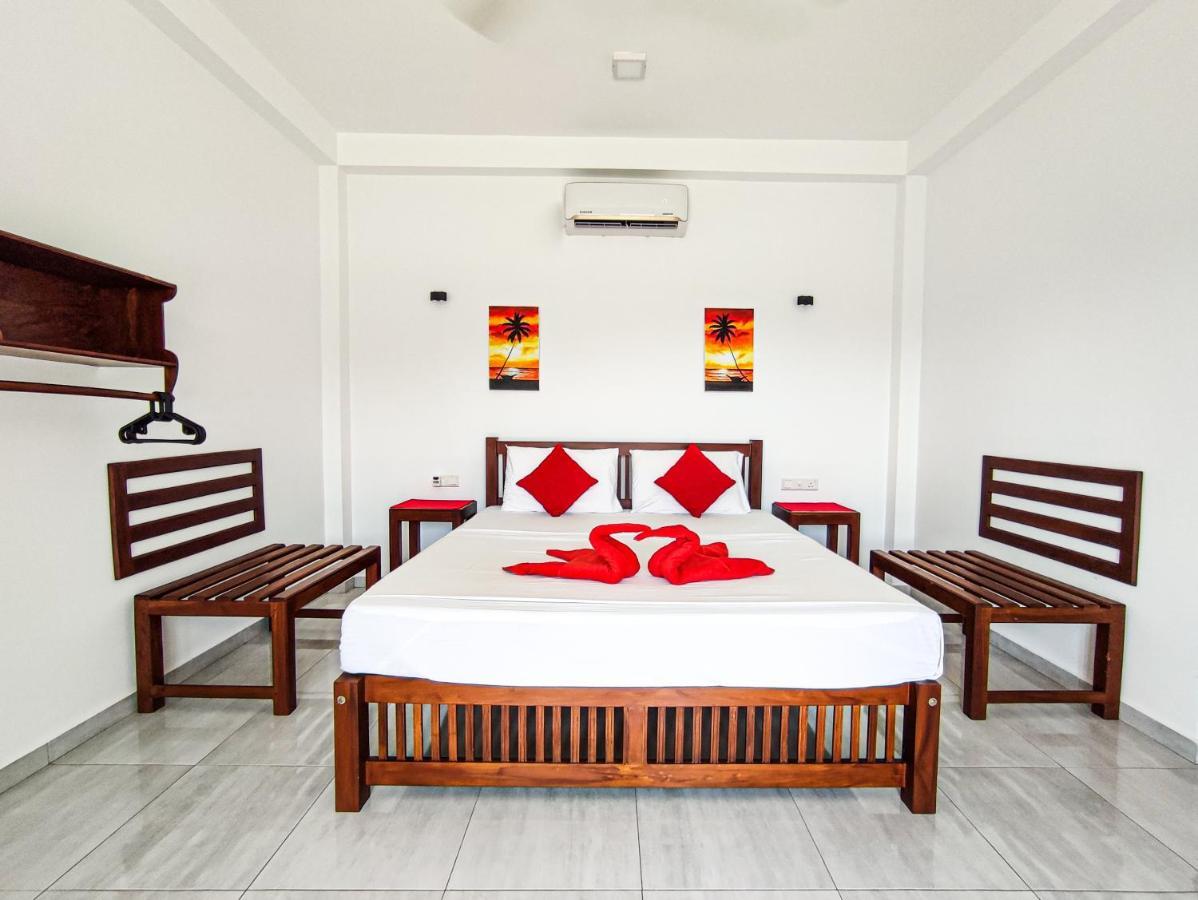 Villa Red Pool Hikkaduwa Exterior photo