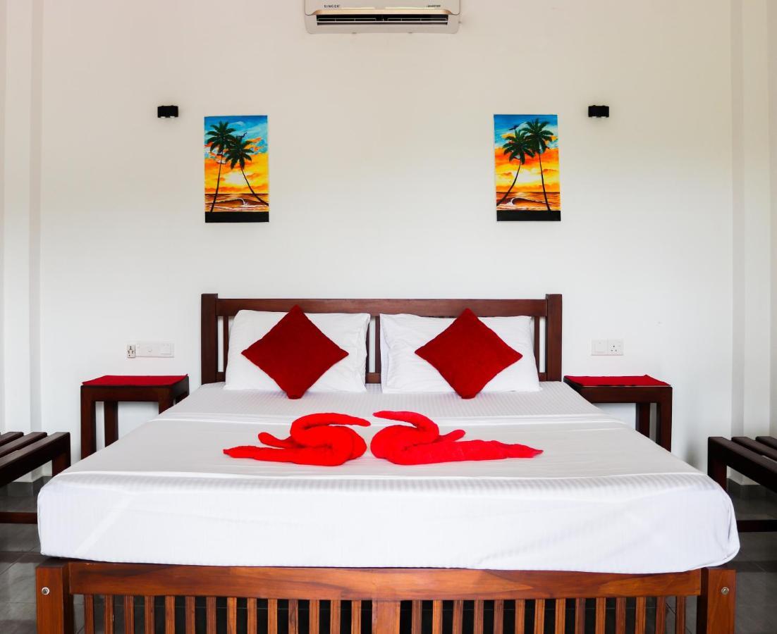 Villa Red Pool Hikkaduwa Exterior photo